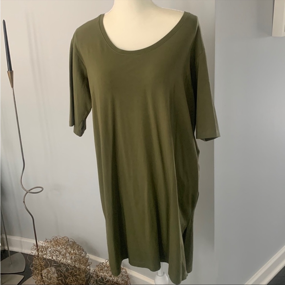 Eileen Fisher. Beautiful long green tee.  M. Roomy